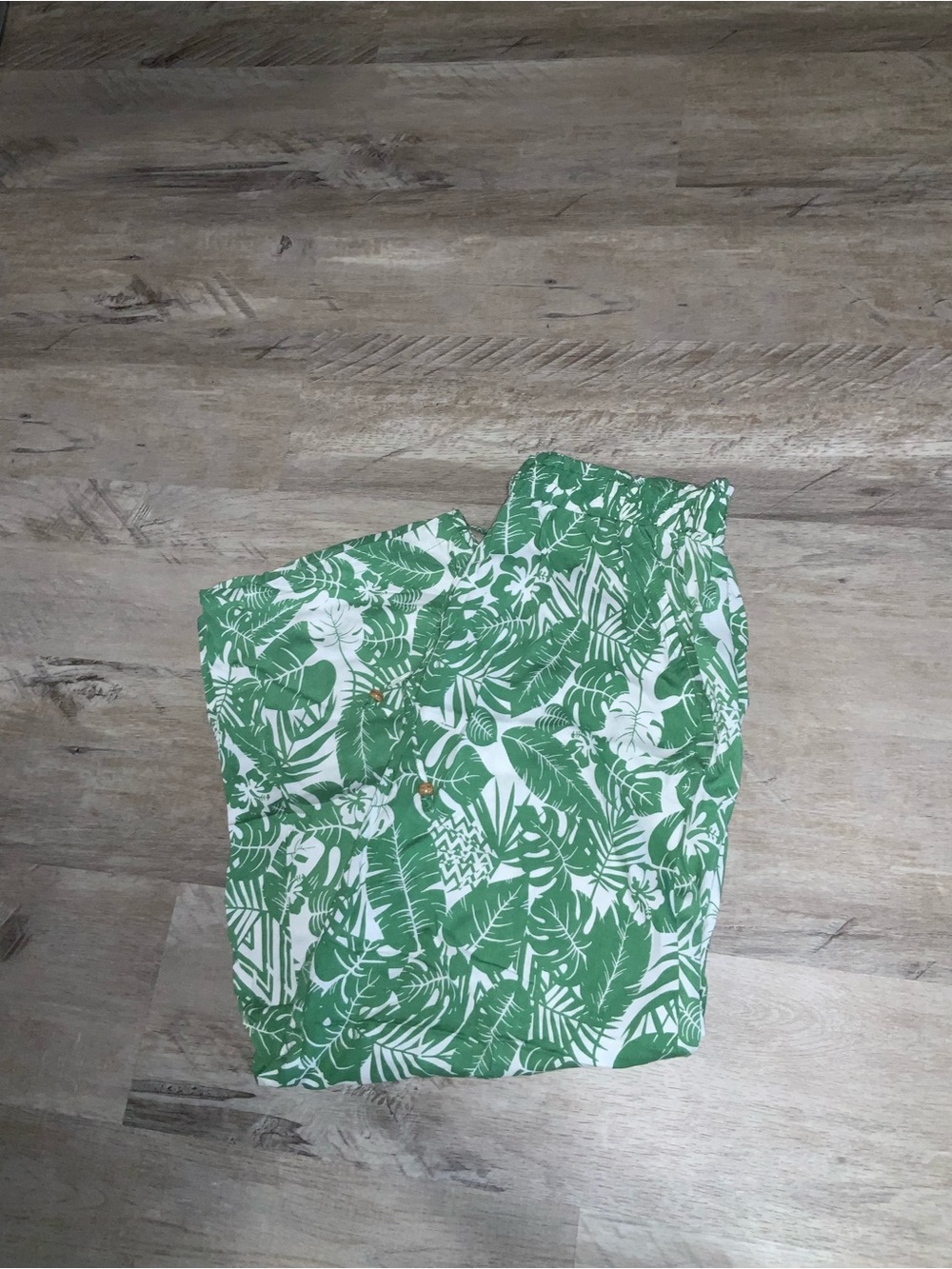(Bin 34) Jane and Delaney, Women Green Tropical pants, Size M